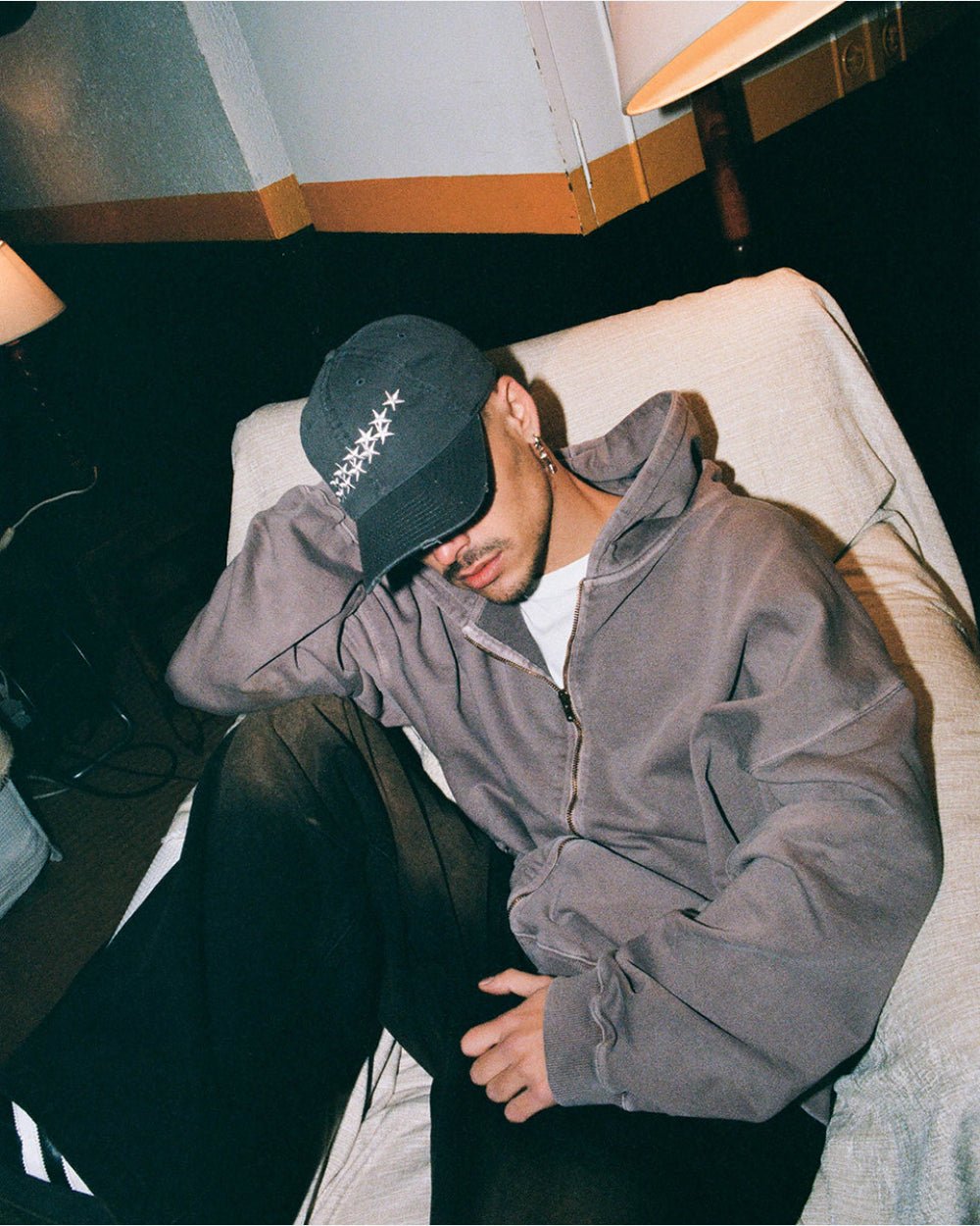 STARS CAP DARK GREY