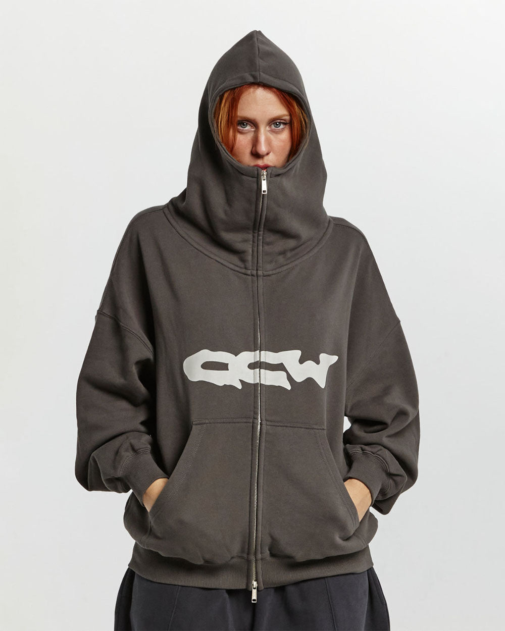 GLOBETROTTER ZIP HOODIE GREY