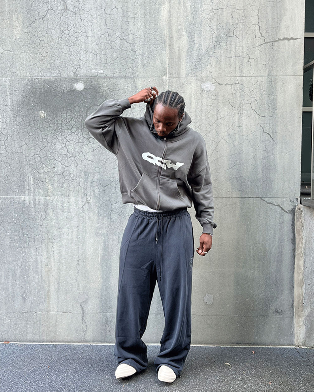 GLOBETROTTER ZIP HOODIE GREY
